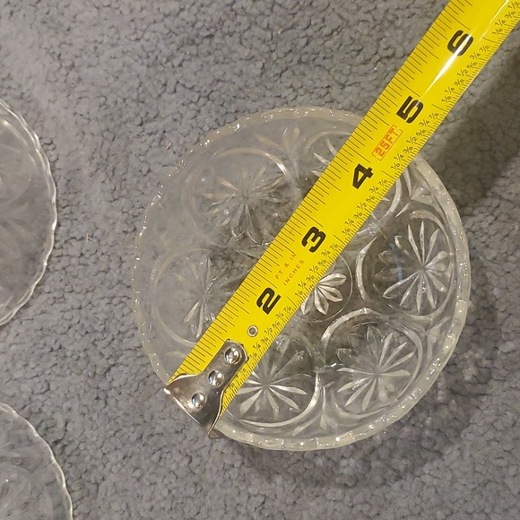 Vintage clear glass berry bowls set of 3 - Picture 3 of 3